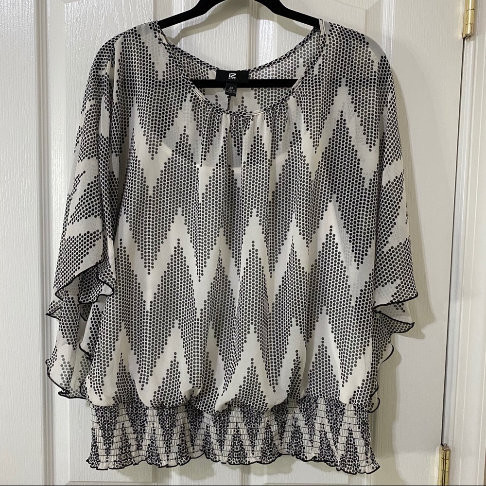 Iz Beyer Black & Off White Chevron Top